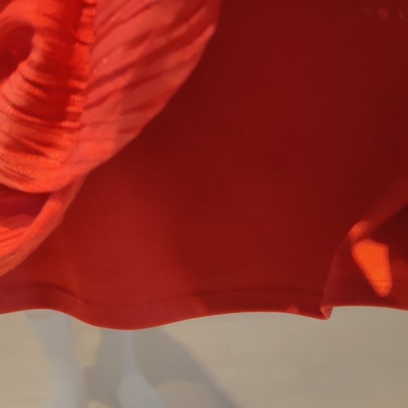 Elegant Red One-Shoulder Dress - Picture 5 of 6